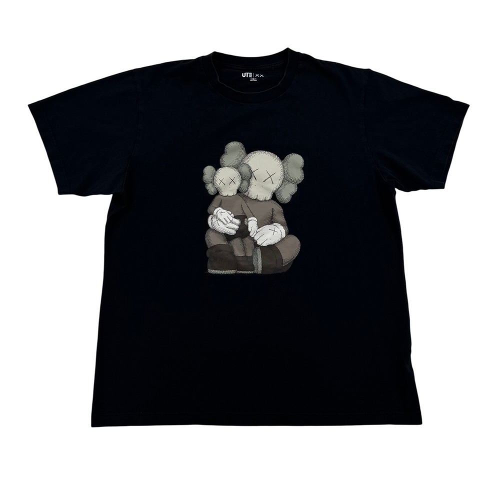 KAWS Uniqlo UT Graphic T-shirt Mens XL Black Excellent Streetwear Artist Tee